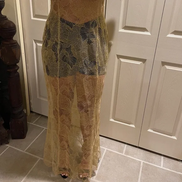 Gorgeous Vintage Tom and Linda Platt Metallic Gold Lace Gown for Saks Fifth Ave - Picture 9 of 16